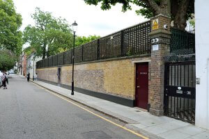 ガーデンロッジ　フレディマーキュリー