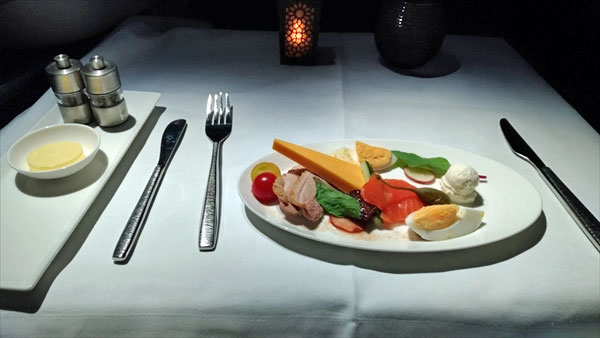 カタール航空ビジネスクラス：羽田ードーハ A350-1000 機内食